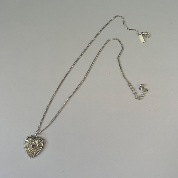TOPSHOP  Silver Tone Heart Pendant Necklace - Picture 7 of 7